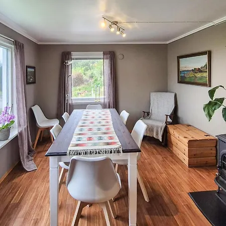 Holiday home 4 Bedroom Cozy In Bokn