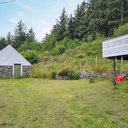 Holiday home 4 Bedroom Cozy In Bokn *