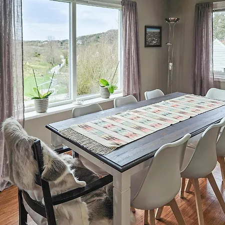 4 Bedroom Cozy In Bokn Holiday home *