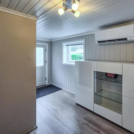 4 Bedroom Cozy In Bokn Holiday home Bore