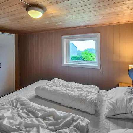 4 Bedroom Cozy In Bokn *
