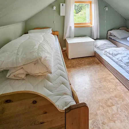 4 Bedroom Cozy In Bokn * Bore