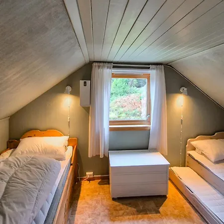 4 Bedroom Cozy In Bokn Holiday home Bore
