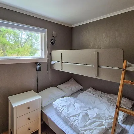 4 Bedroom Cozy In Bokn Holiday home *